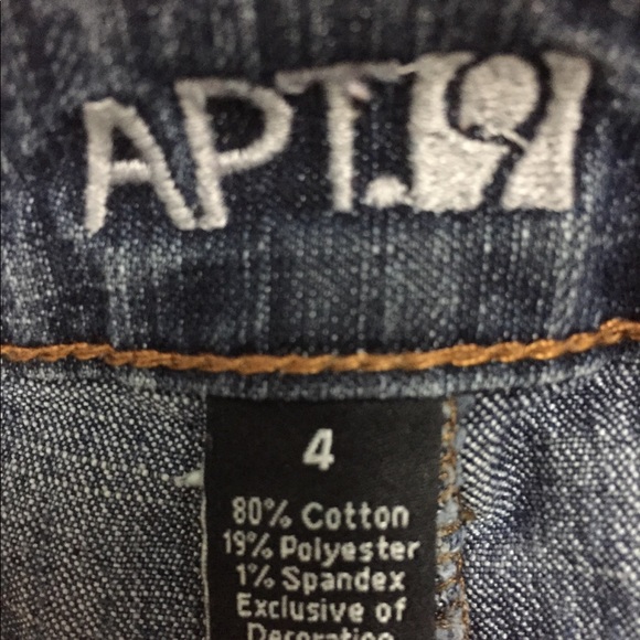 Low Rise Jeans- figure flattering - Size 4 - Picture 6 of 8